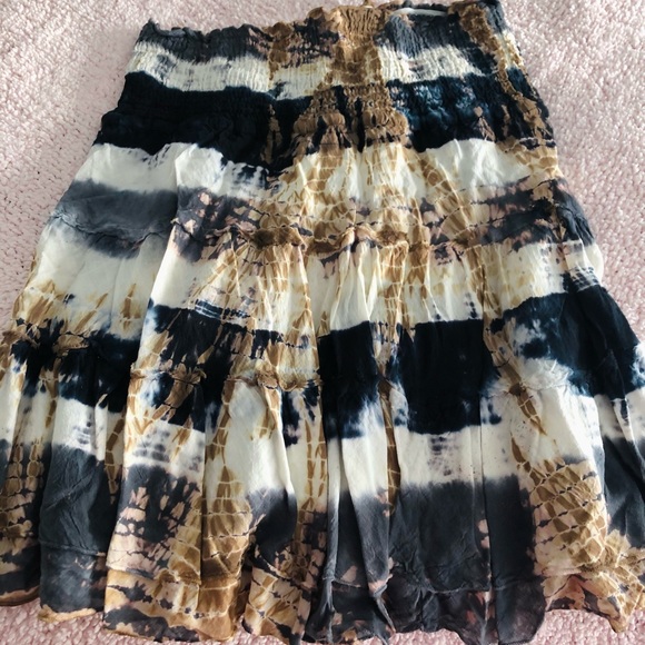 Medium short skirt - Picture 2 of 4